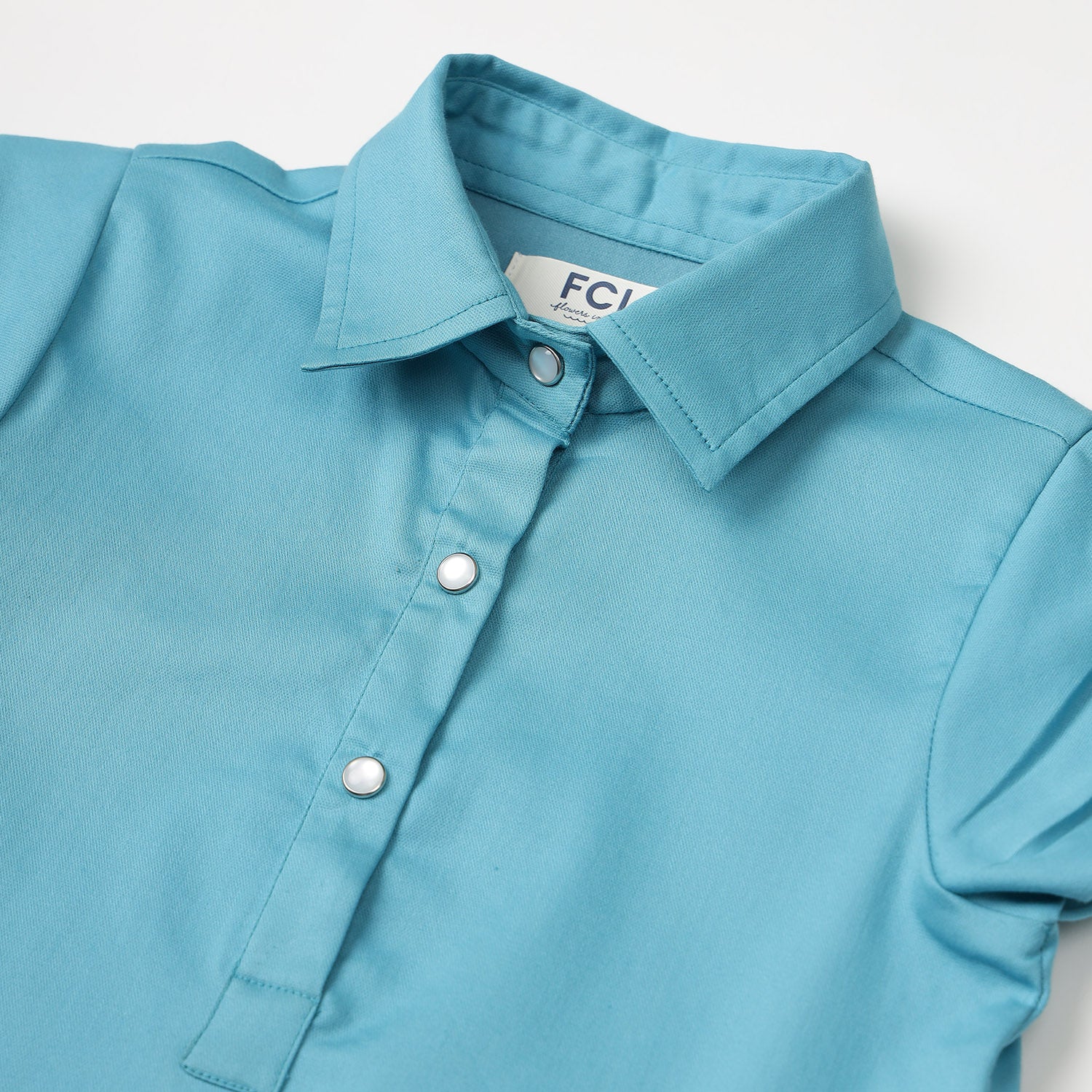 Pleated dress with collar