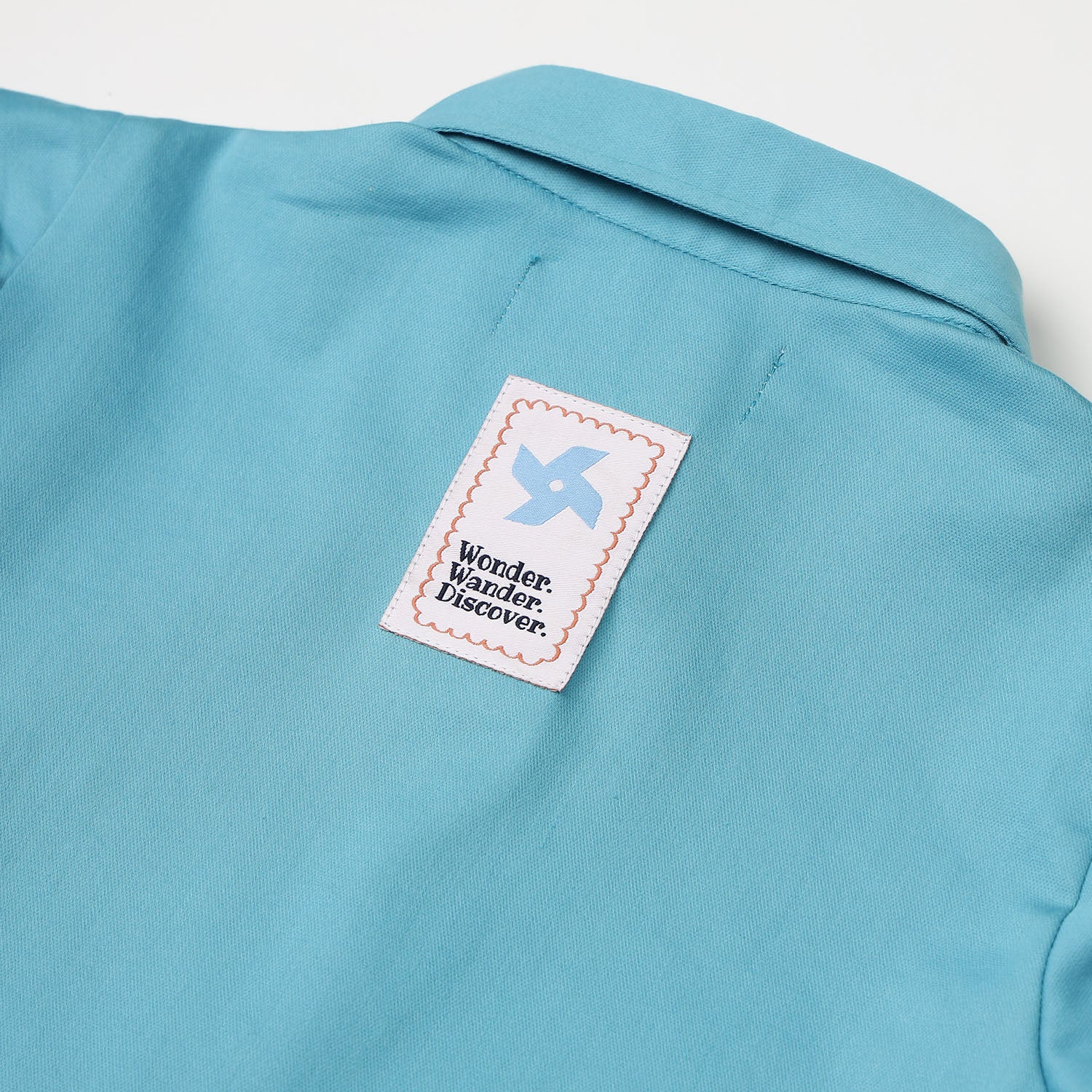 Pleated dress with collar