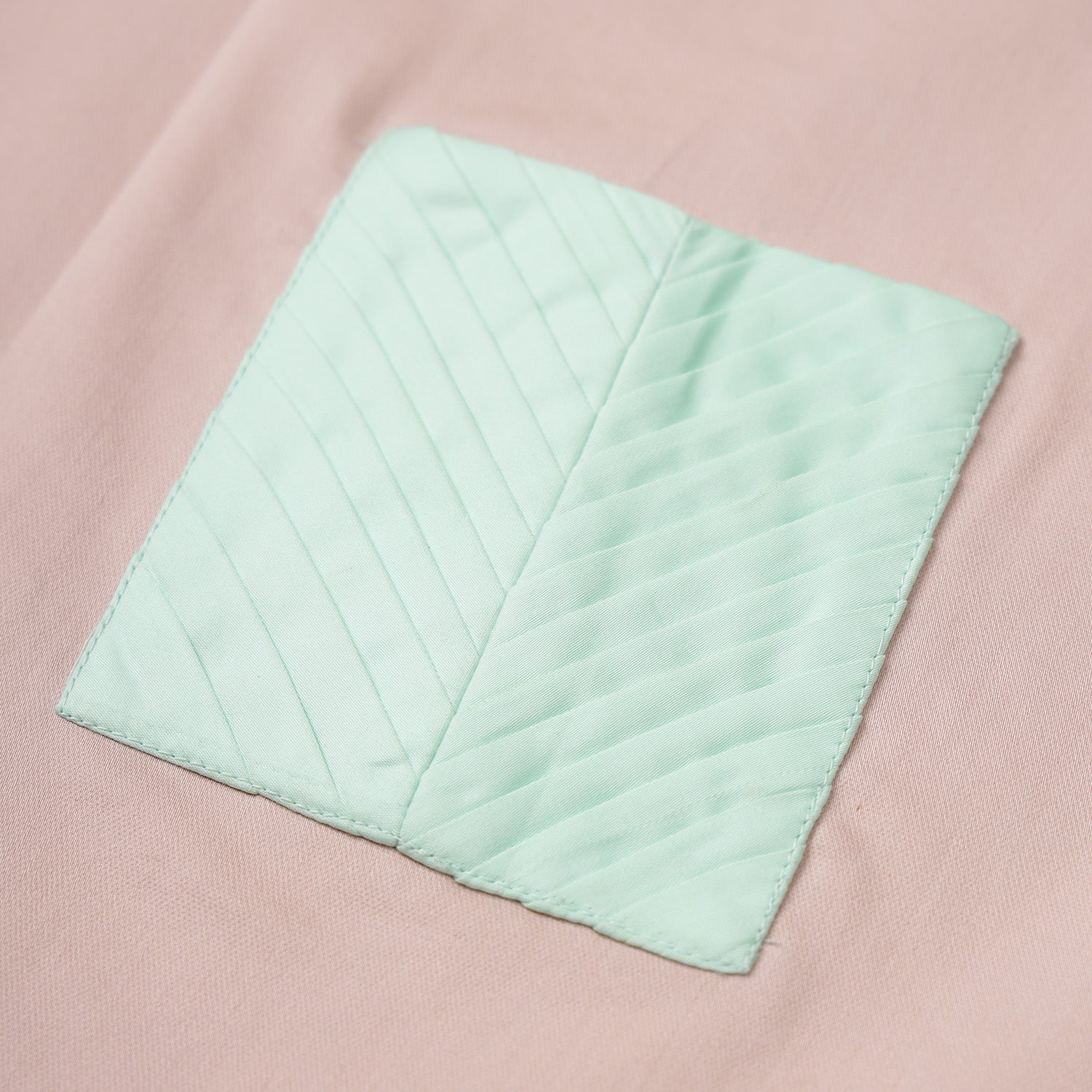 Daisy dress with pleated pocket